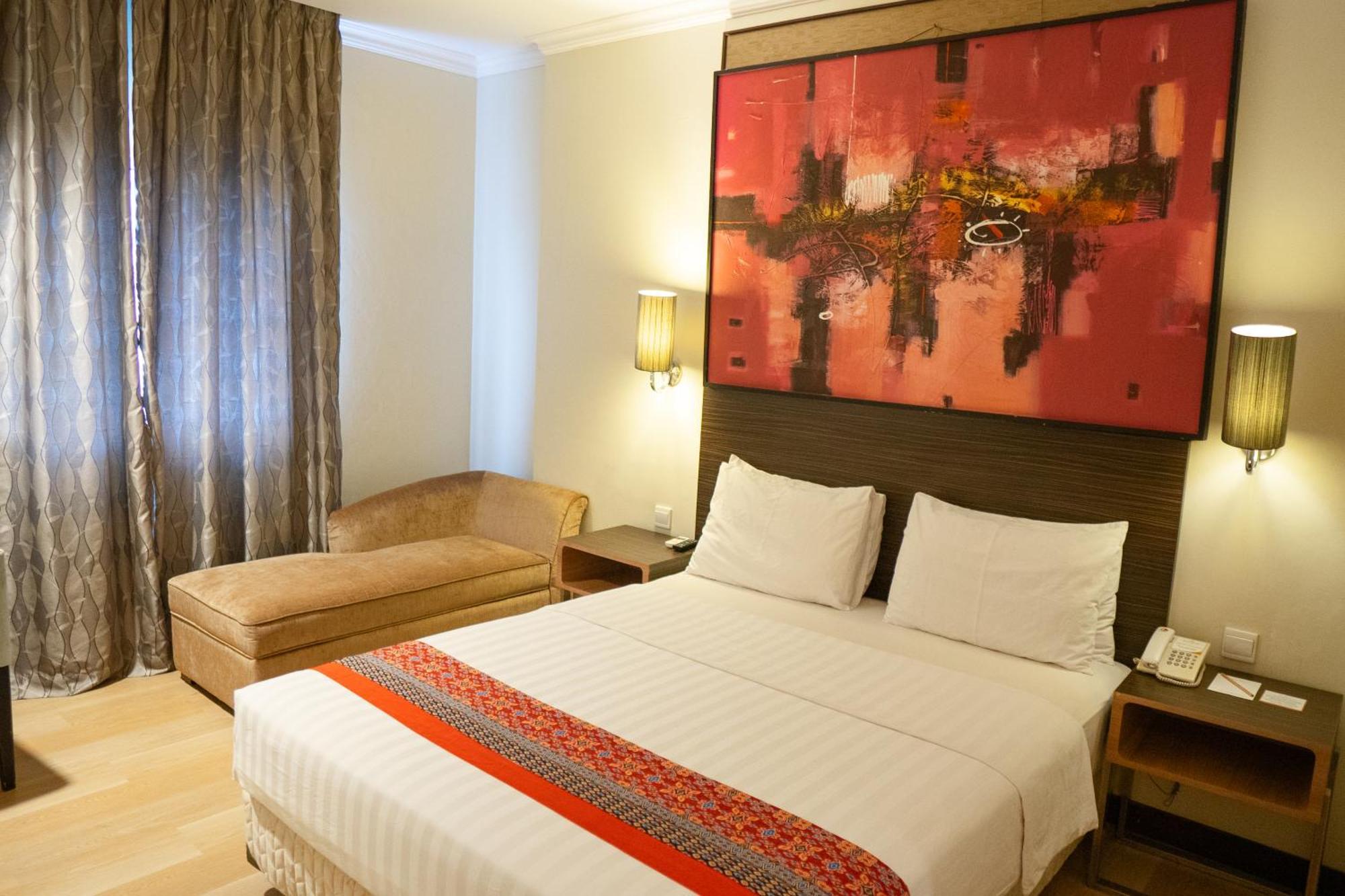 Brits Hotel Пангкалан Бун Экстерьер фото