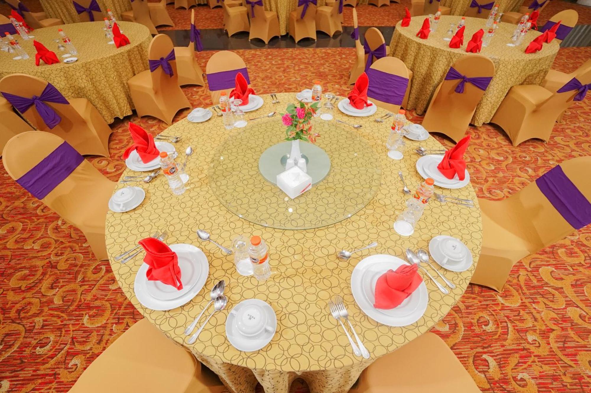 Brits Hotel Пангкалан Бун Экстерьер фото