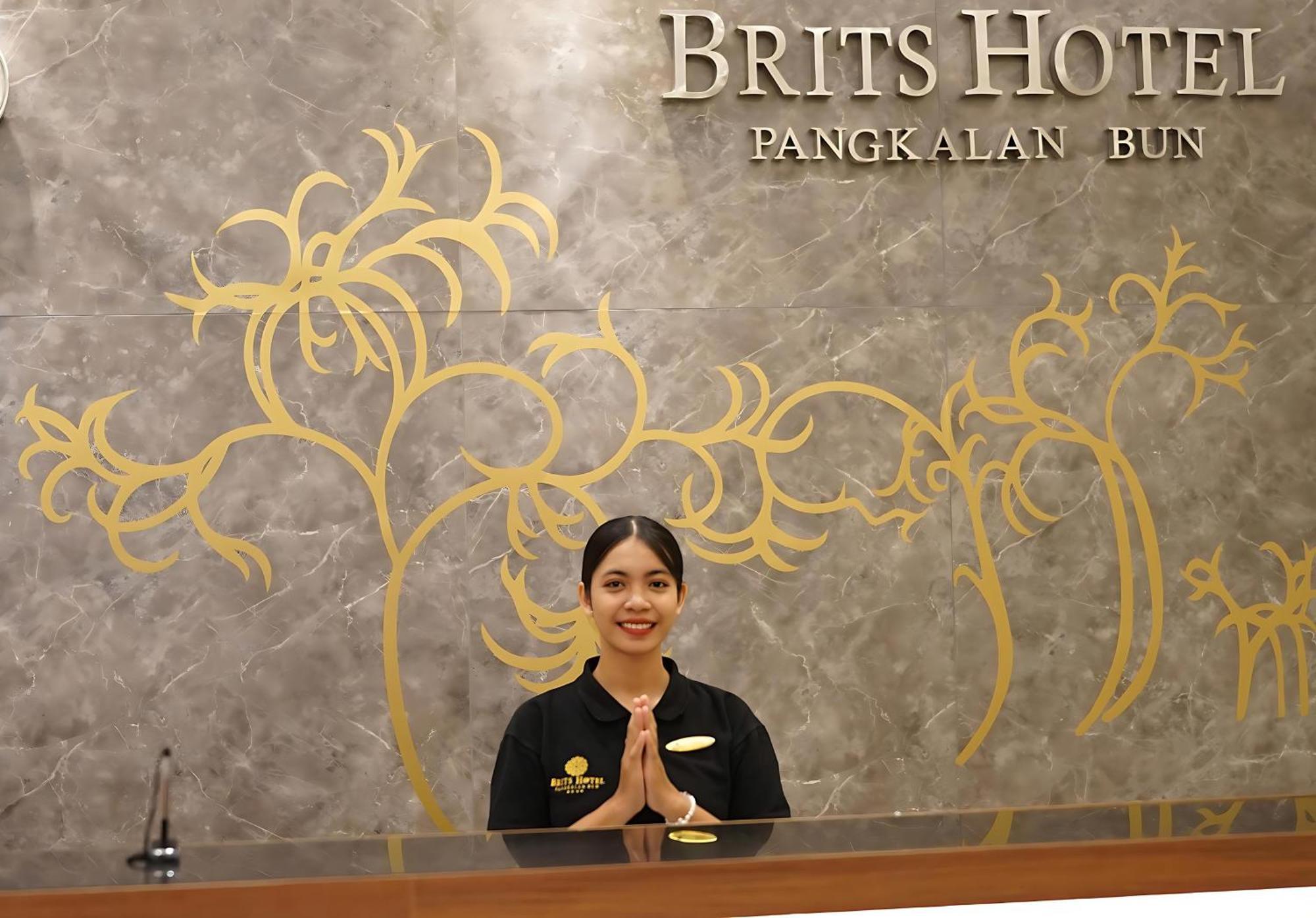 Brits Hotel Пангкалан Бун Экстерьер фото